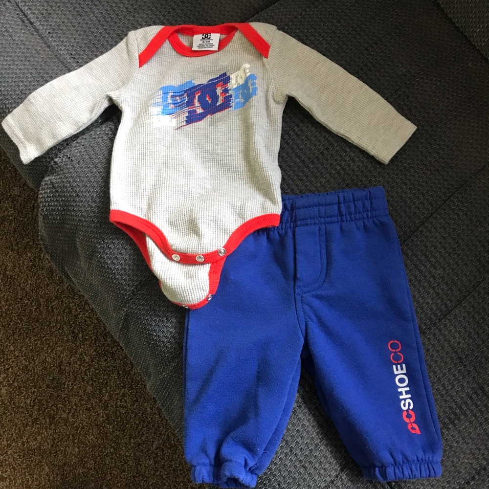 0-3 month DC outfit.